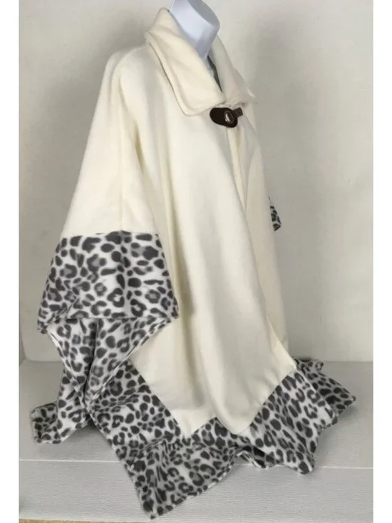 LeModa Poncho Women One Size Fits All White with Gray White Leopard Print New - Picture 3 of 15
